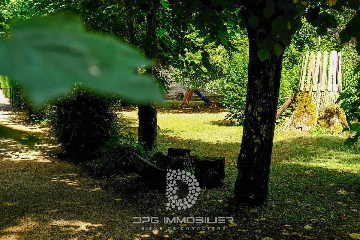 Maison à LA ROCHE-VINEUSE