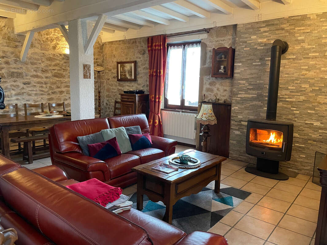 Maison à LA CLAYETTE