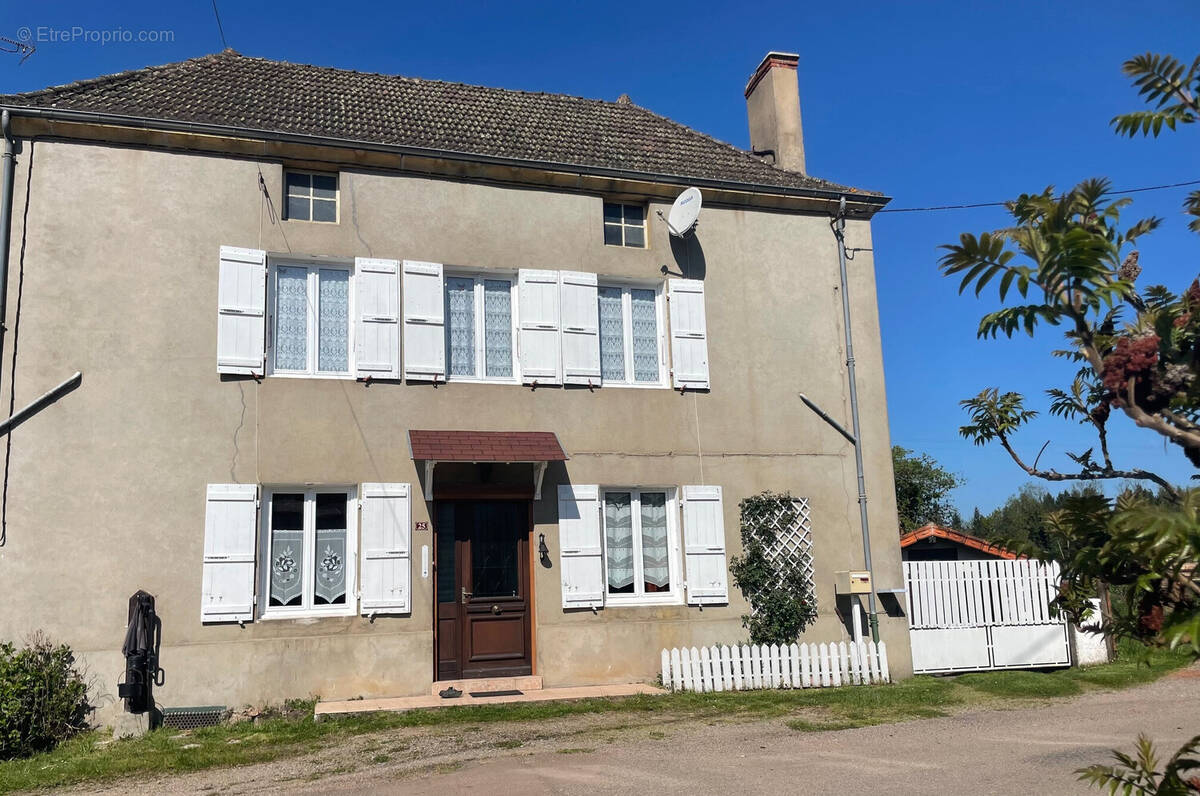 Maison à LA CLAYETTE