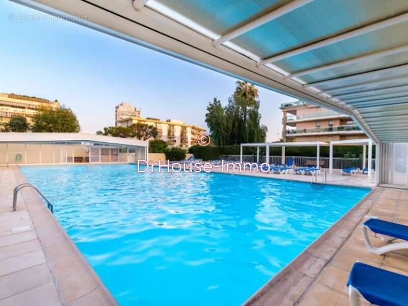 Appartement à SAINT-LAURENT-DU-VAR