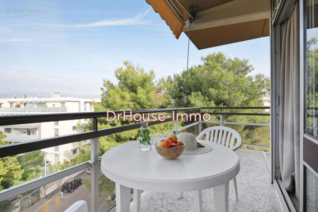 Appartement à SAINT-LAURENT-DU-VAR