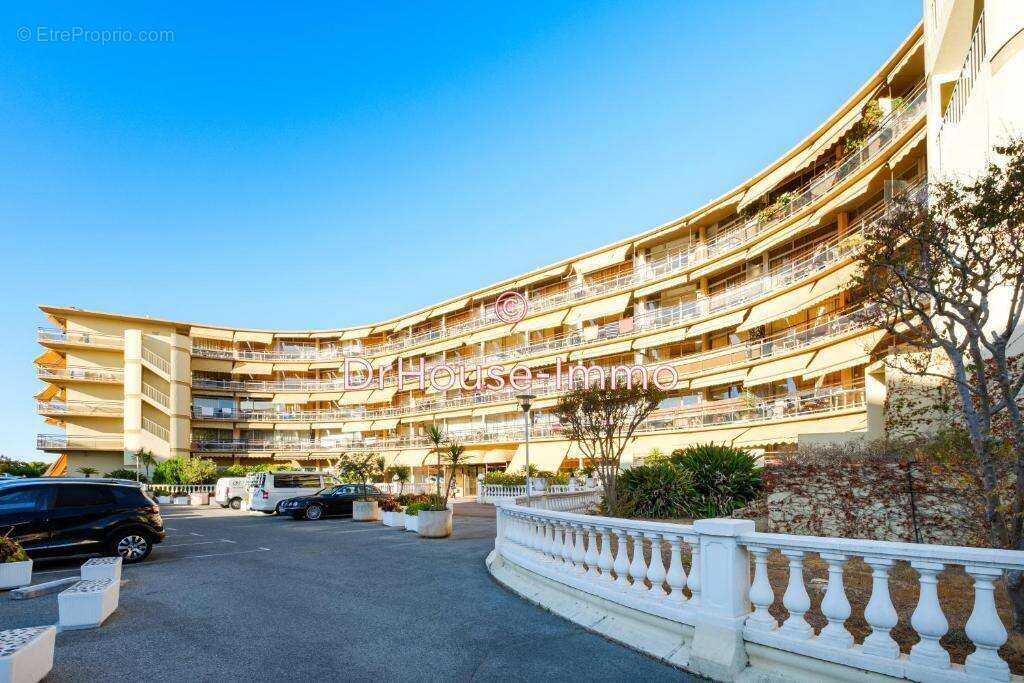 Appartement à SAINT-LAURENT-DU-VAR