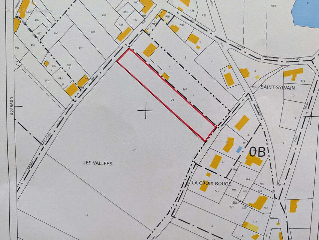 Terrain à VARENNES-LES-NARCY