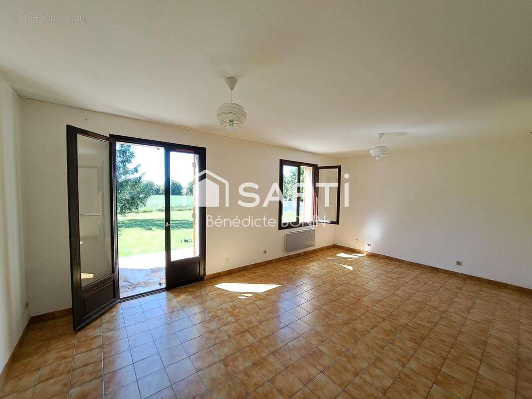 Photo 2 - Maison à CHANIERS