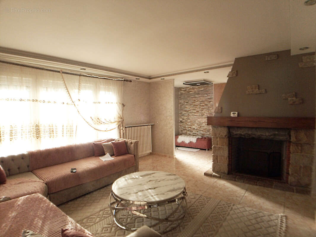 Maison à ANGERVILLE-LA-CAMPAGNE