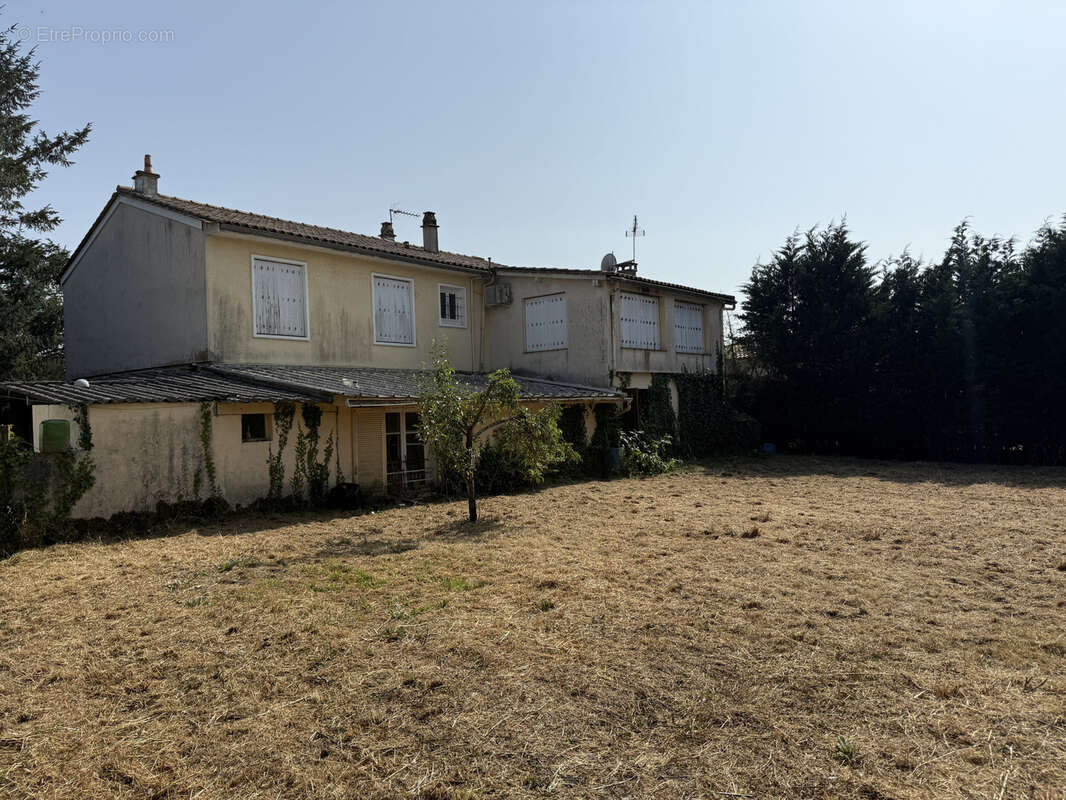 Maison à SAINT-SULPICE-DE-FALEYRENS