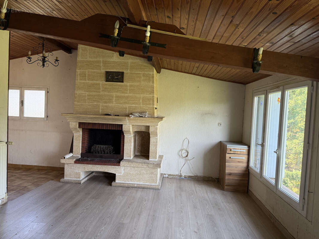 Maison à SAINT-SULPICE-DE-FALEYRENS