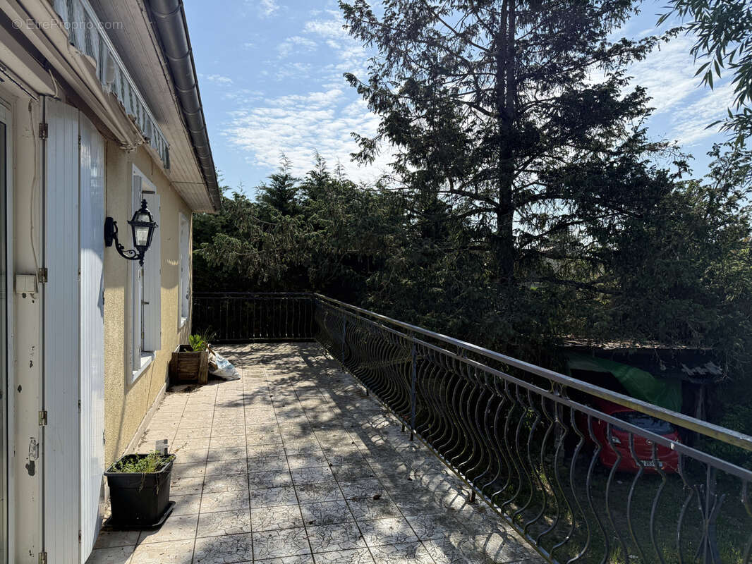 Maison à SAINT-SULPICE-DE-FALEYRENS