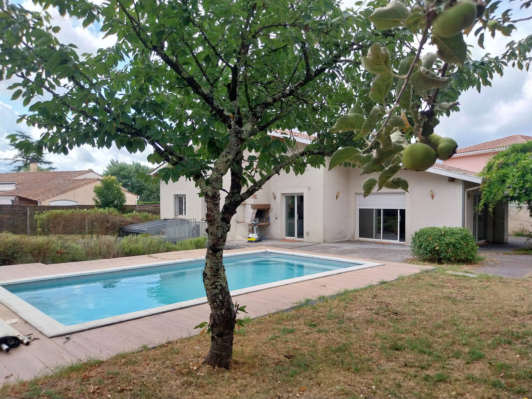 Maison à AYGUEMORTE-LES-GRAVES