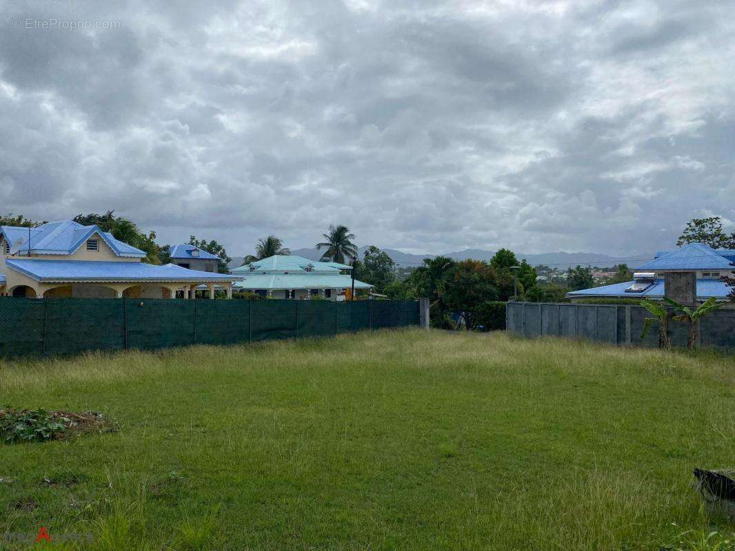 Terrain à BAIE-MAHAULT