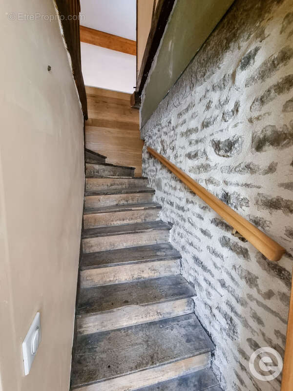 Maison à L&#039;ISLE-SUR-SEREIN