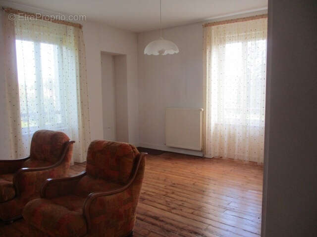 Maison à COUSSAC-BONNEVAL