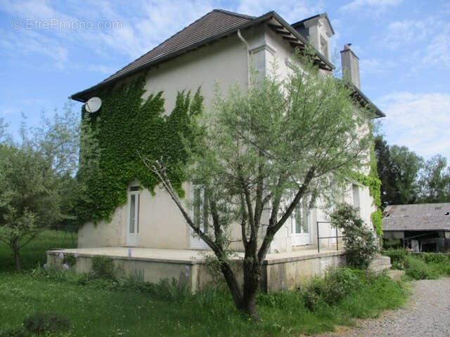 Maison à COUSSAC-BONNEVAL
