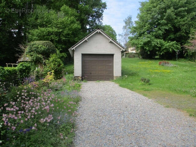 Maison à COUSSAC-BONNEVAL