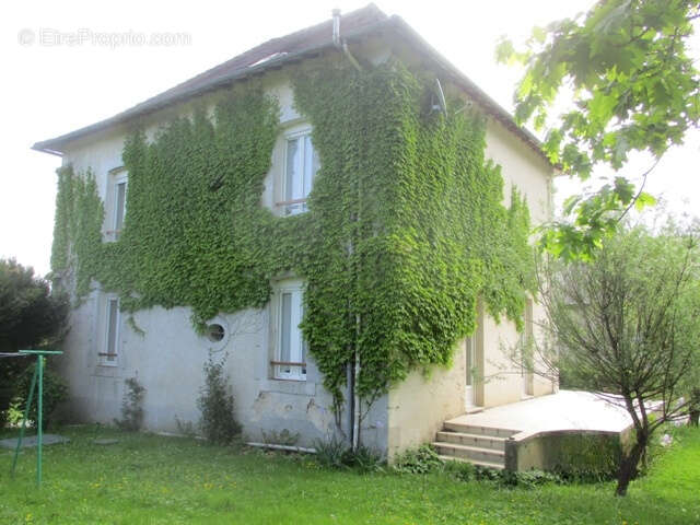 Maison à COUSSAC-BONNEVAL