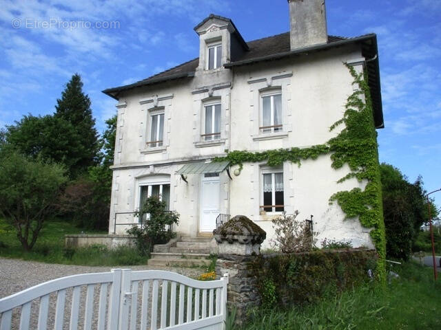 Maison à COUSSAC-BONNEVAL