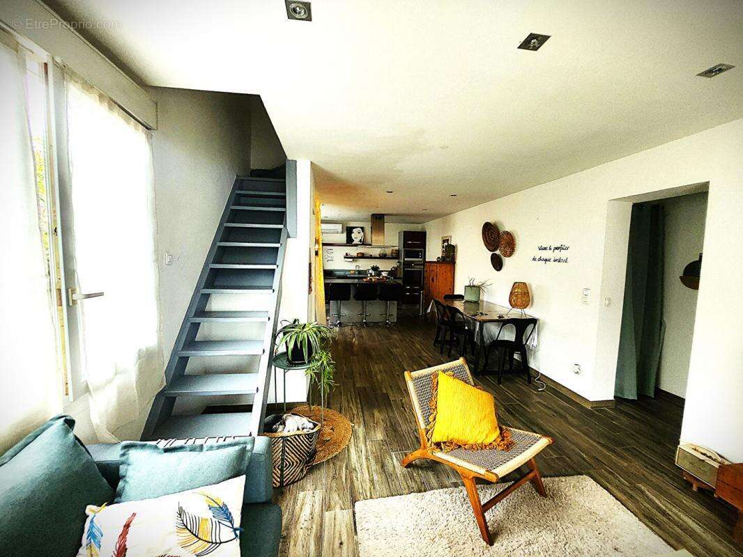 Appartement à MAUGUIO