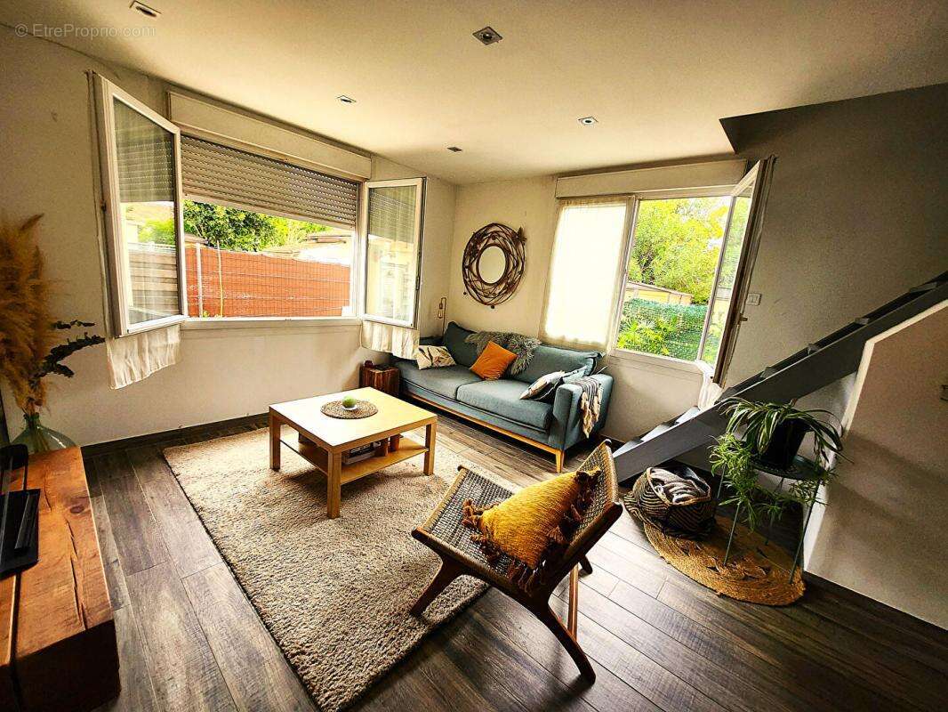 Appartement à MAUGUIO