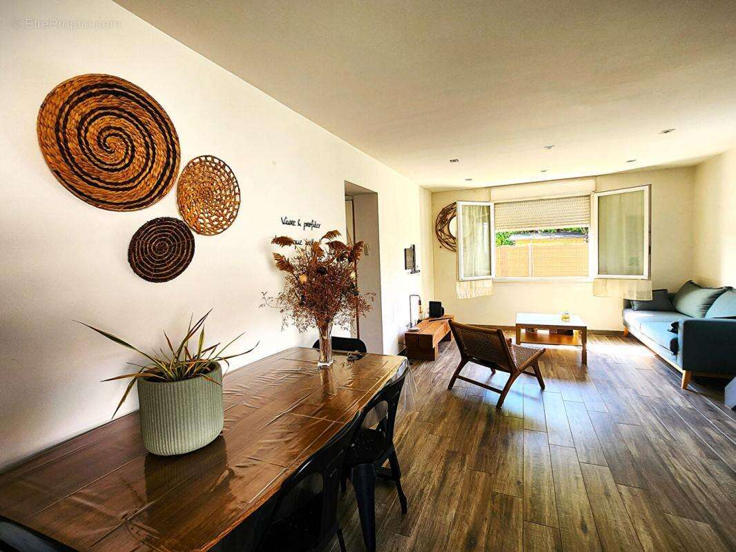 Appartement à MAUGUIO