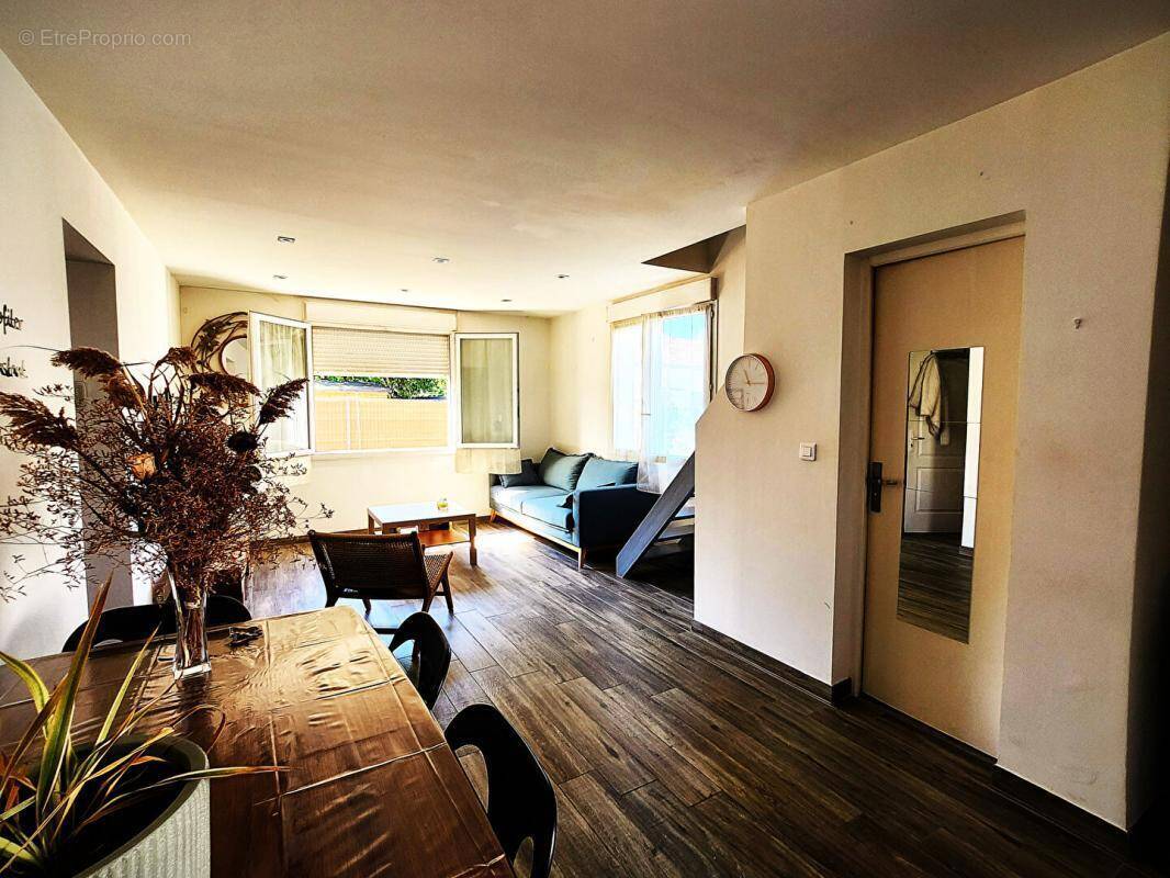 Appartement à MAUGUIO