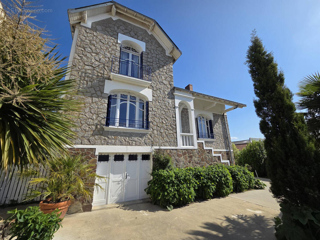 Maison à COMMEQUIERS