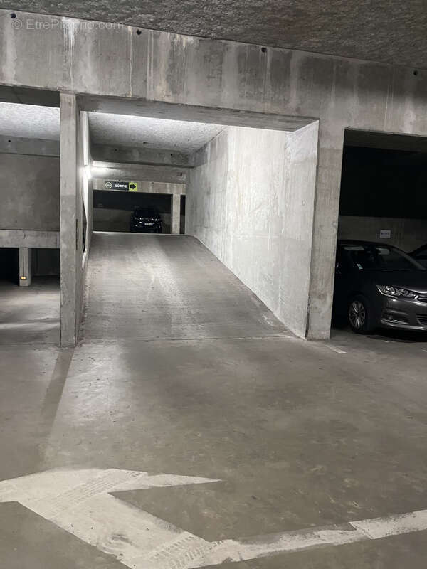 Parking à LYON-9E