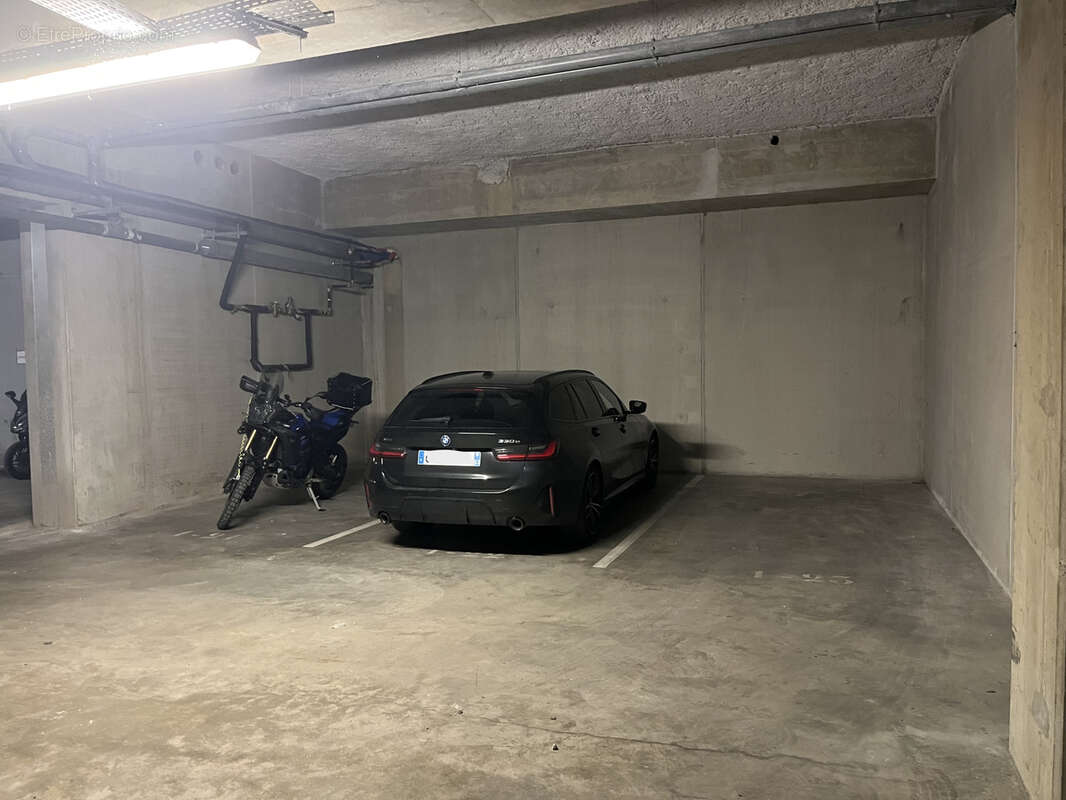 Parking à LYON-9E