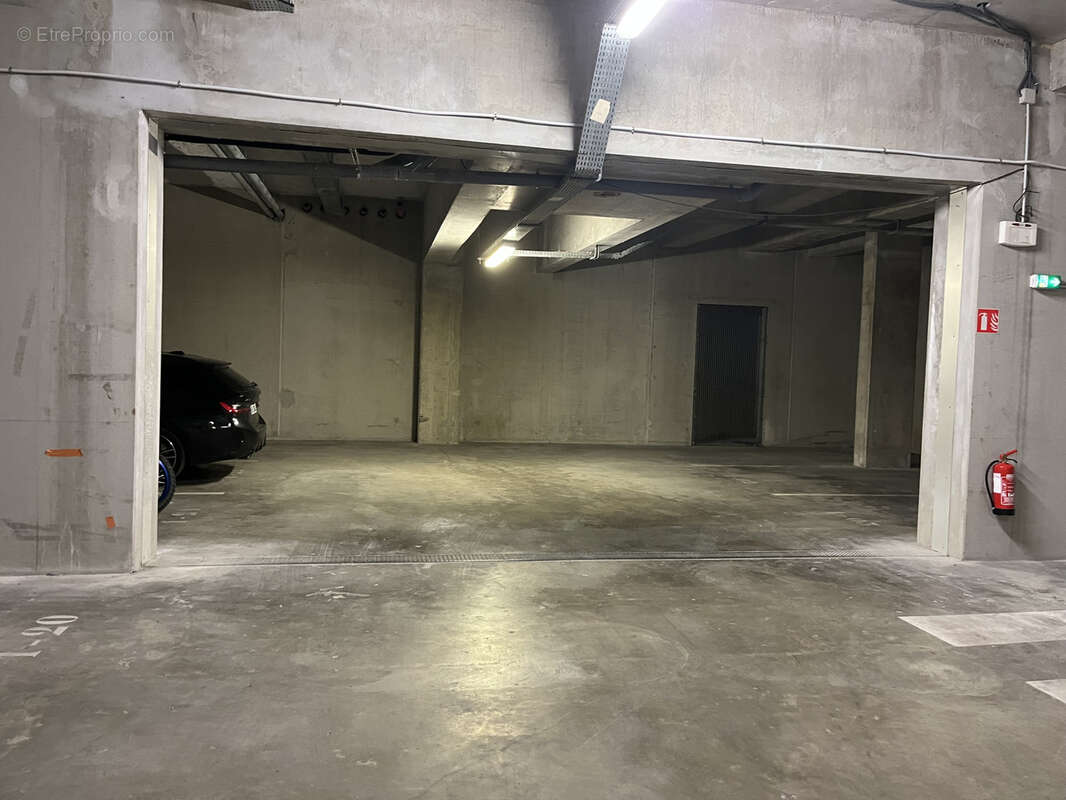 Parking à LYON-9E
