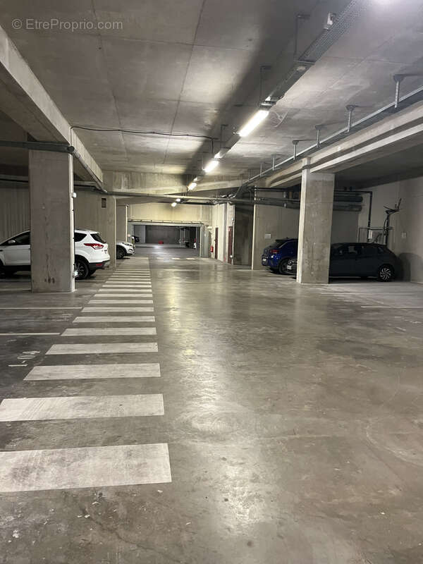 Parking à LYON-9E