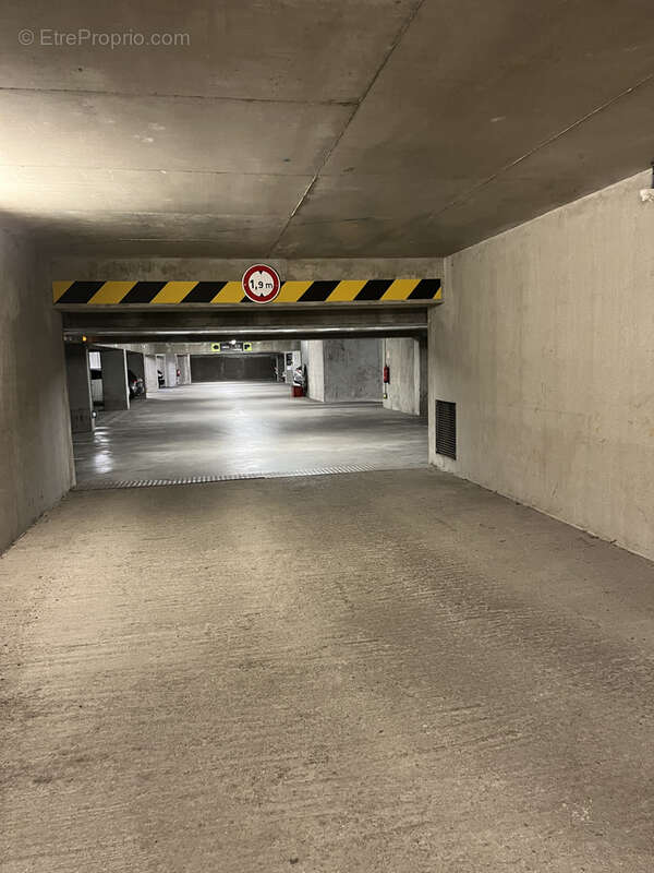 Parking à LYON-9E