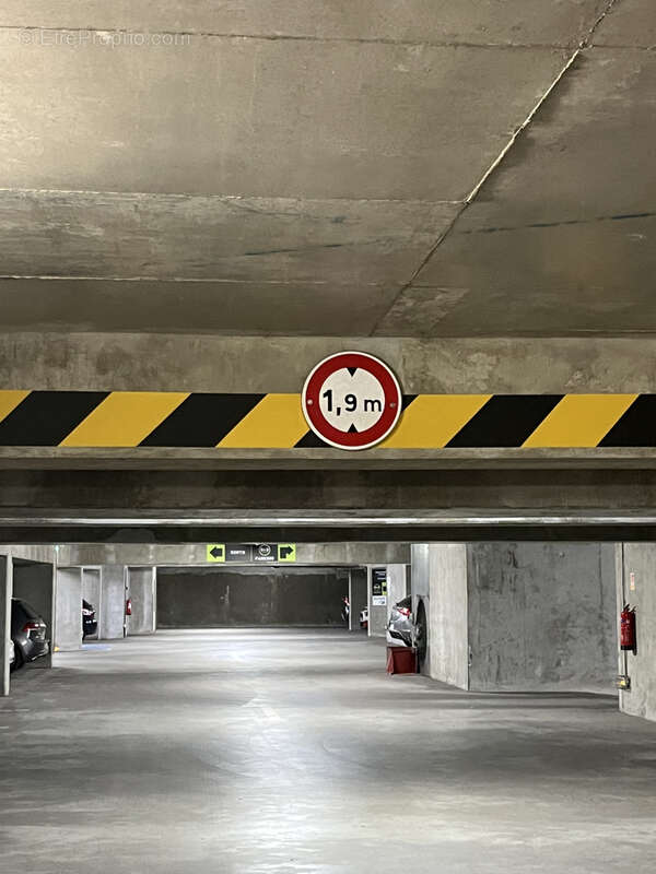 Parking à LYON-9E