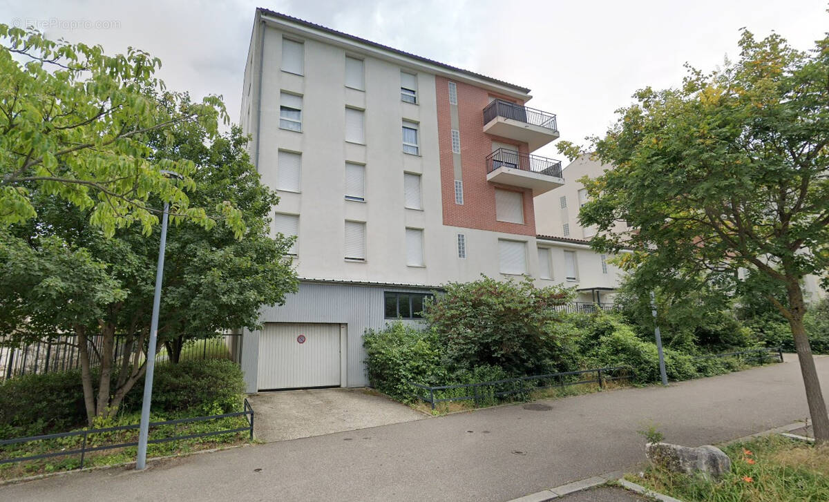 Parking à VENISSIEUX