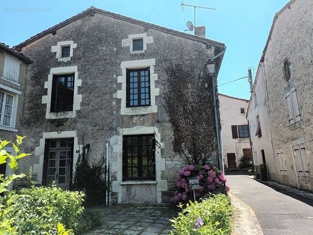 Maison à CHARROUX