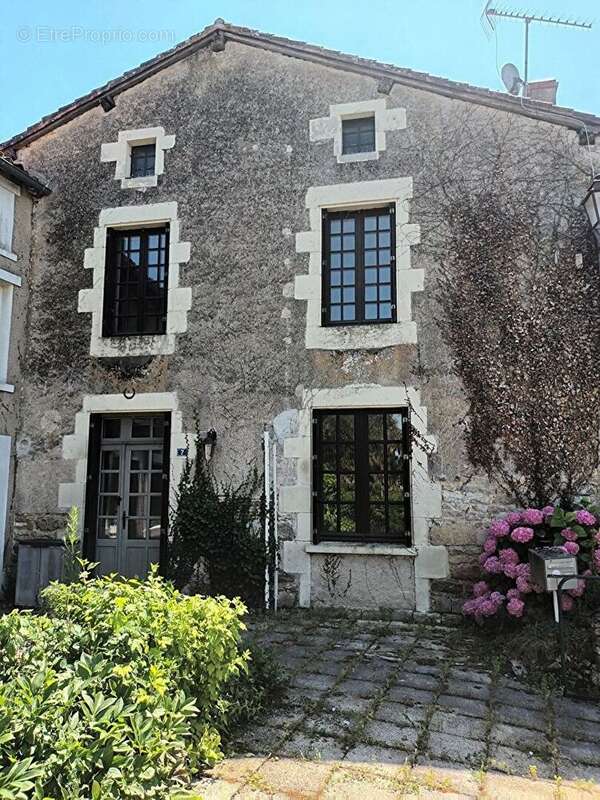 Maison à CHARROUX