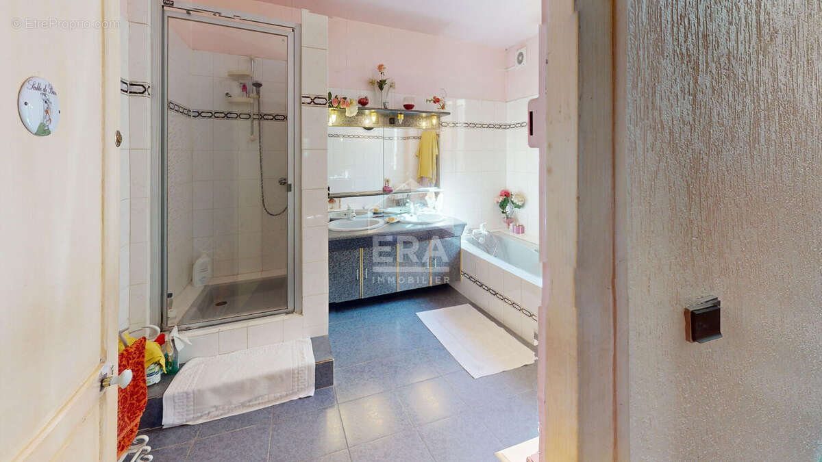 Maison à NEAUPHLE-LE-CHATEAU