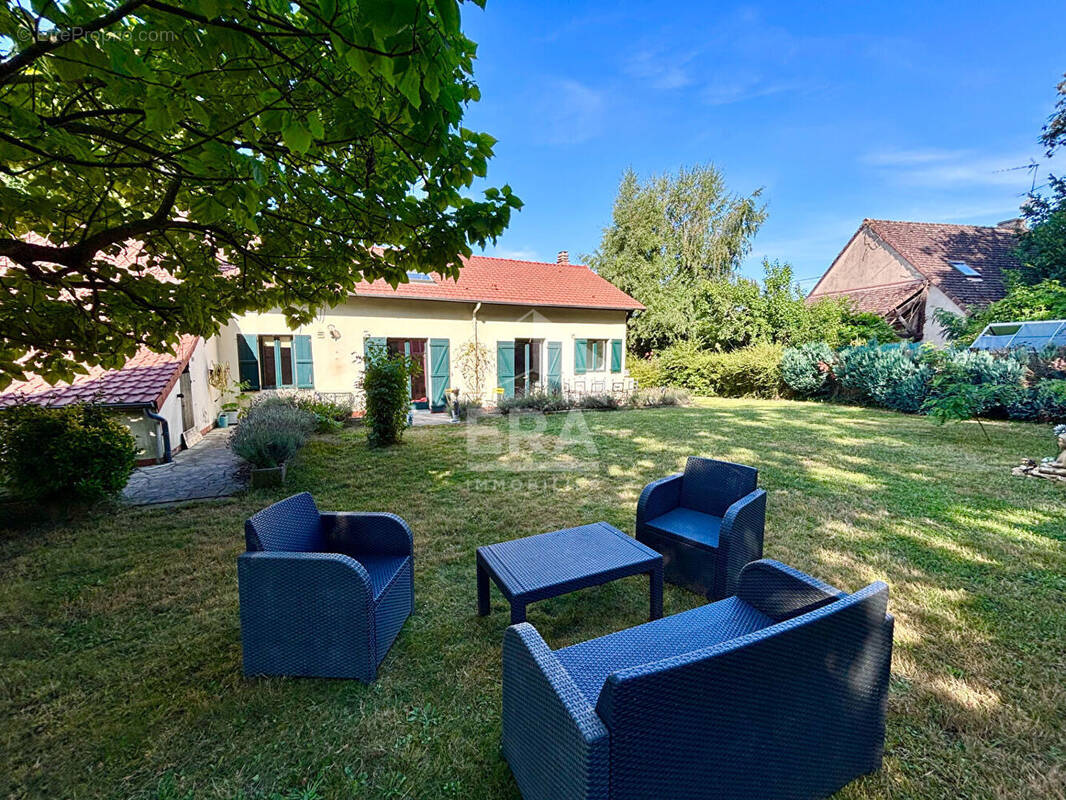 Maison à NEAUPHLE-LE-CHATEAU