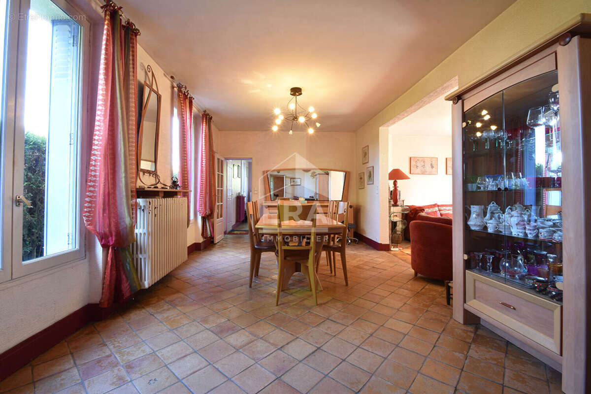 Maison à NEAUPHLE-LE-CHATEAU