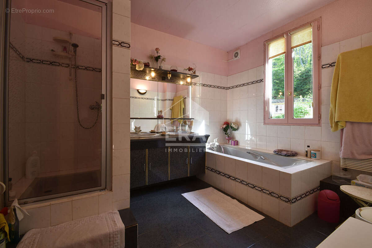 Maison à NEAUPHLE-LE-CHATEAU