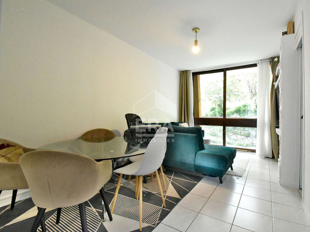 Appartement à FONTENAY-LE-FLEURY