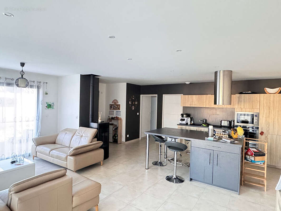 Maison à TONNAY-CHARENTE