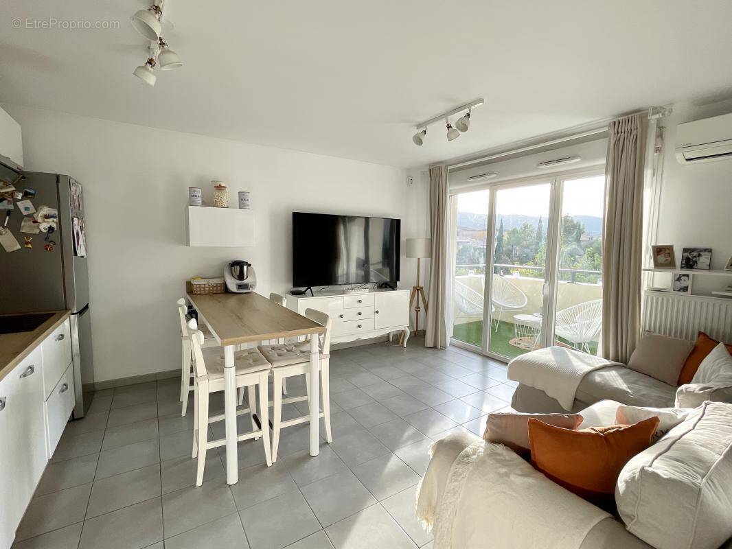 Appartement à CHATEAUNEUF-LES-MARTIGUES