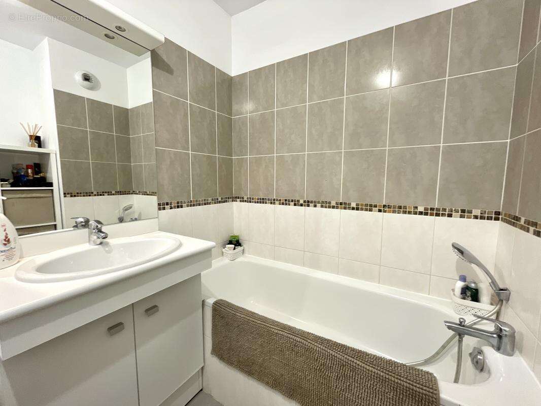 Appartement à CHATEAUNEUF-LES-MARTIGUES