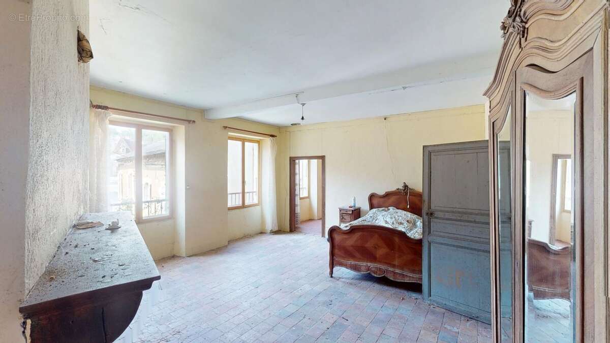 Maison à SURY-EN-VAUX