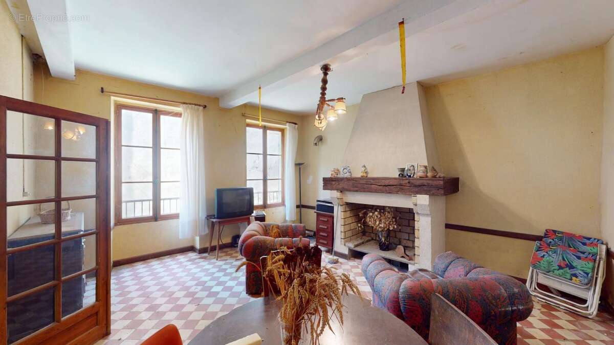 Maison à SURY-EN-VAUX