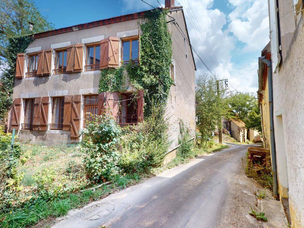 Maison à SURY-EN-VAUX