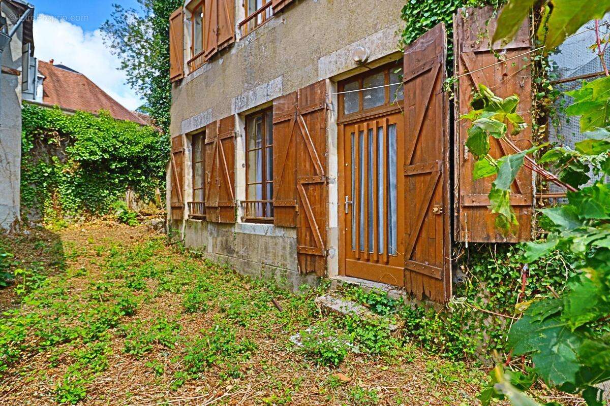 Maison à SURY-EN-VAUX