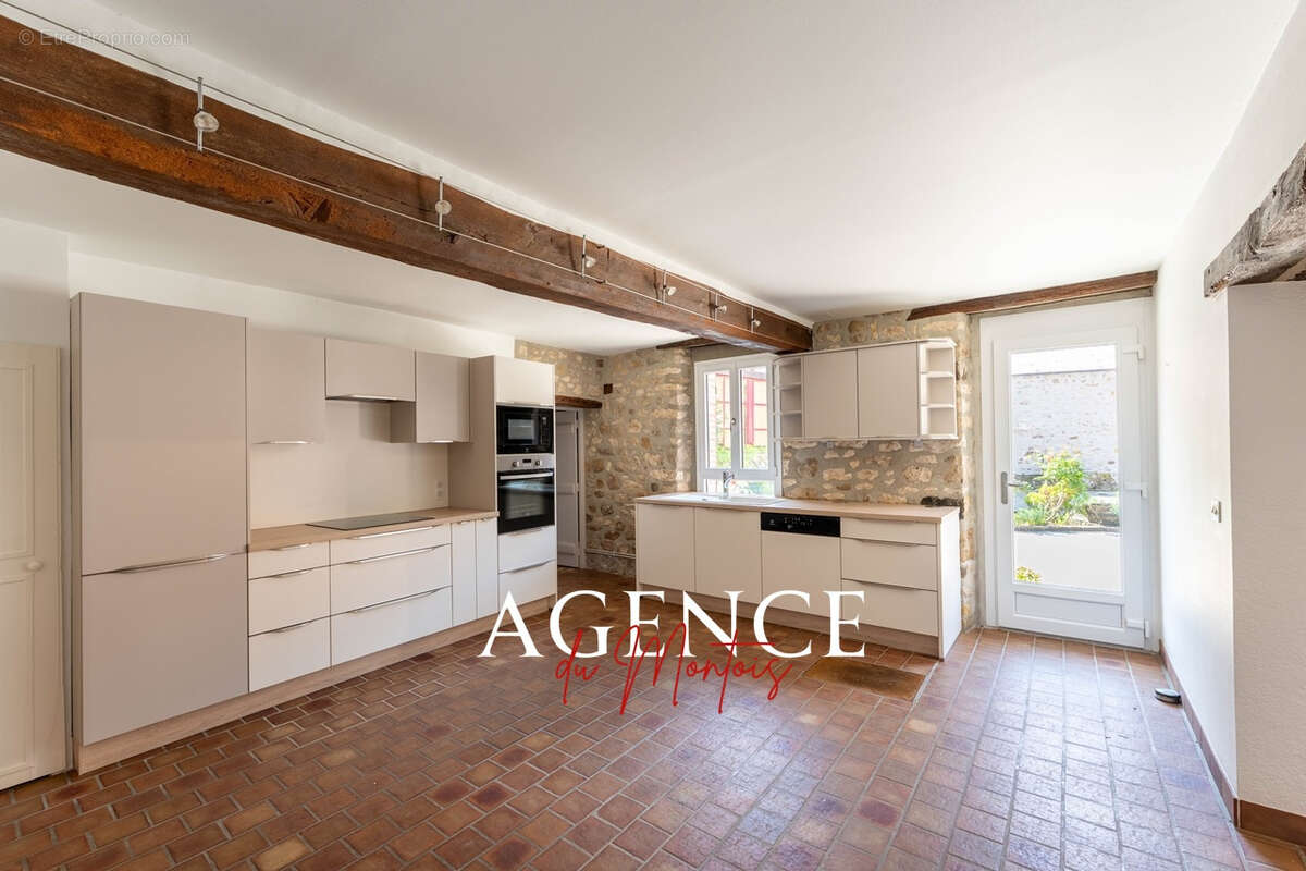 Maison à DONNEMARIE-DONTILLY