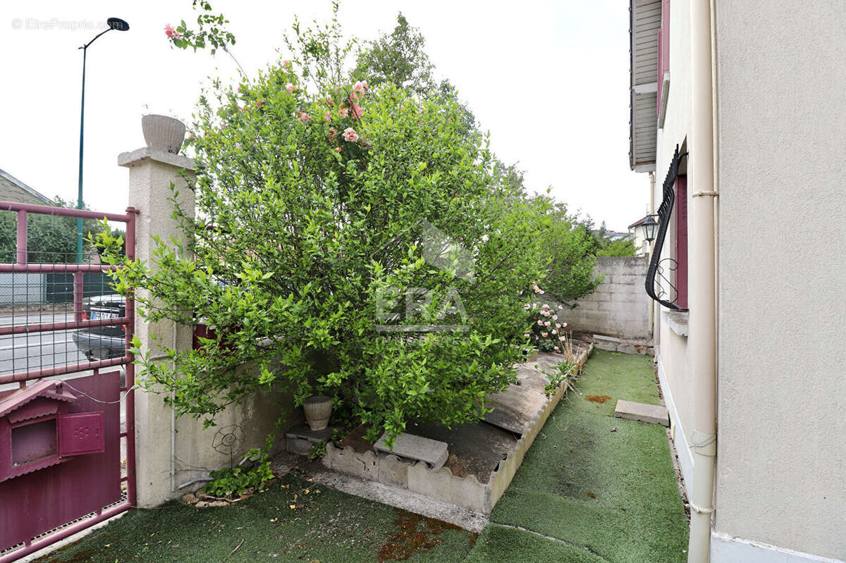 Maison à VAIRES-SUR-MARNE