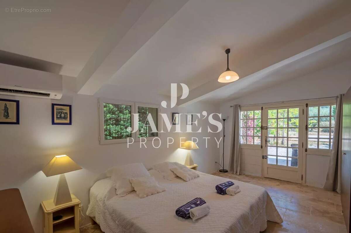 Maison à FONTVIEILLE