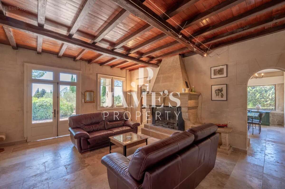 Maison à FONTVIEILLE